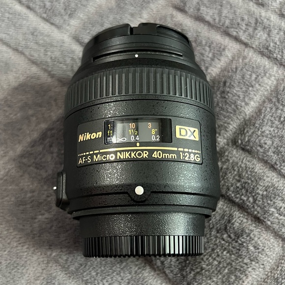 Nikon DX AF-S Micro NIKKOR 40mm Lens w/Close up Lens kit